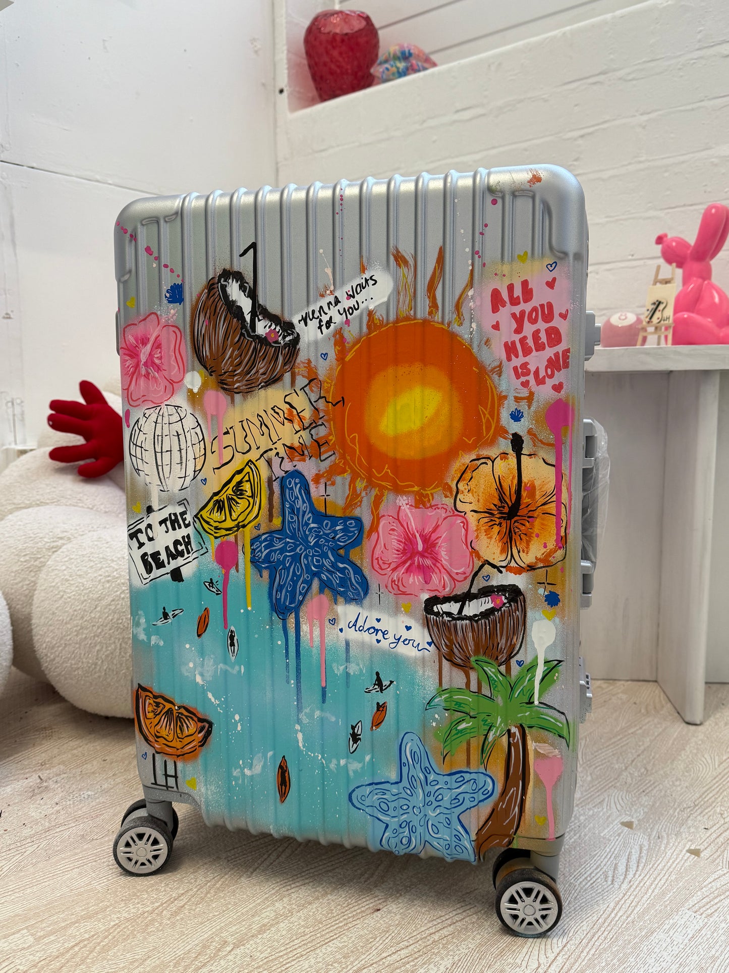 Custom Suitcase Medium (Silver)