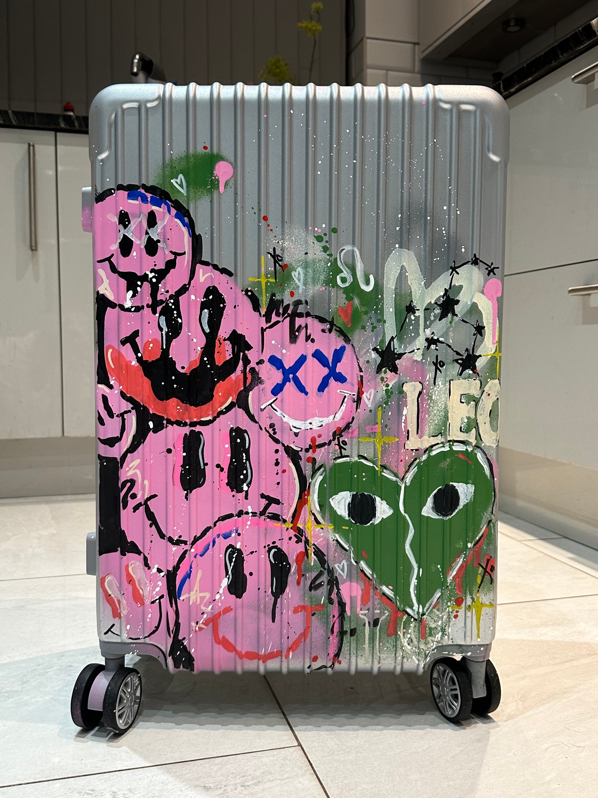 Custom Suitcase Medium (Silver) – Art Attached